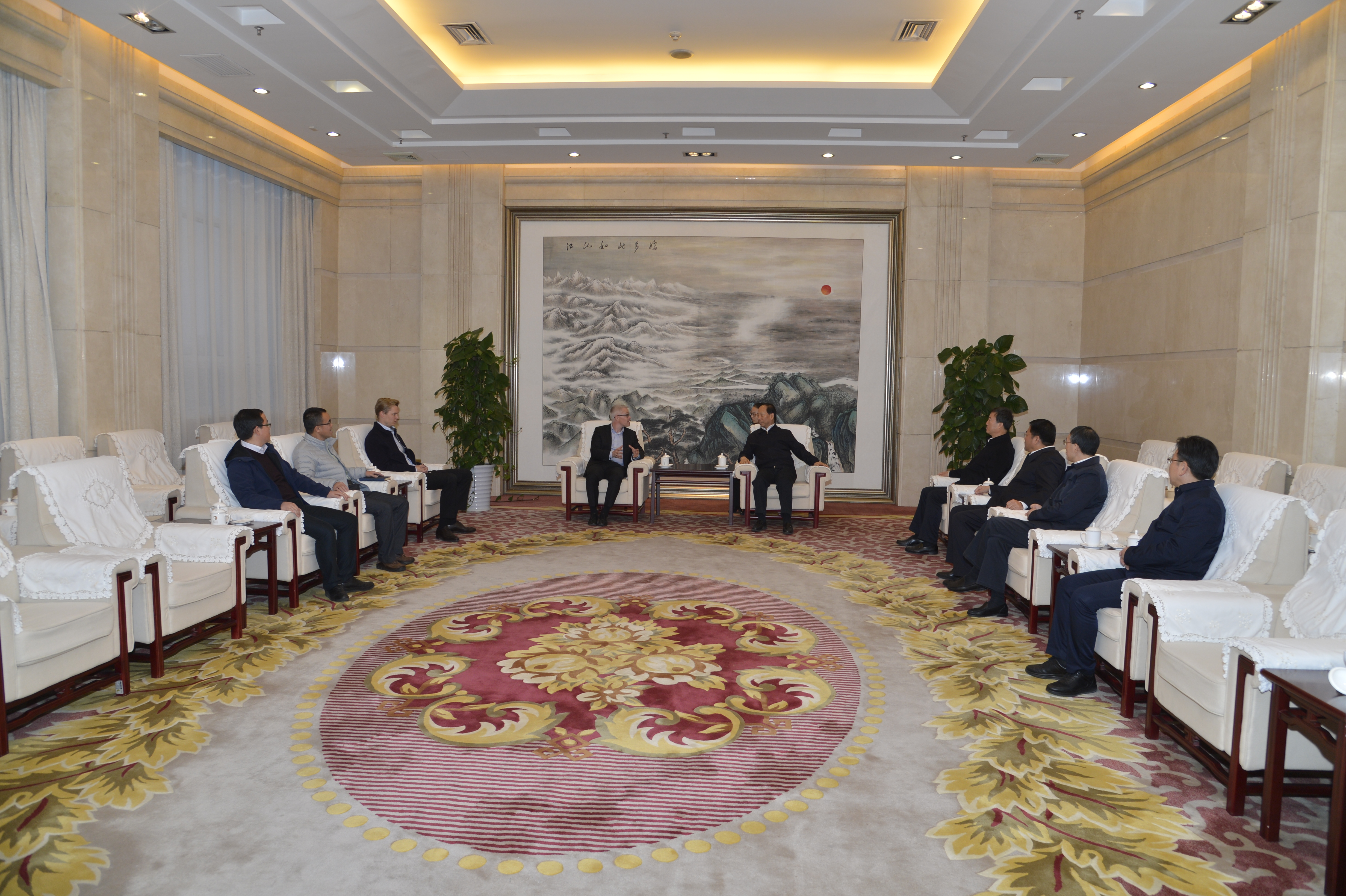 石泰峰会见埃肯碳素.jpg